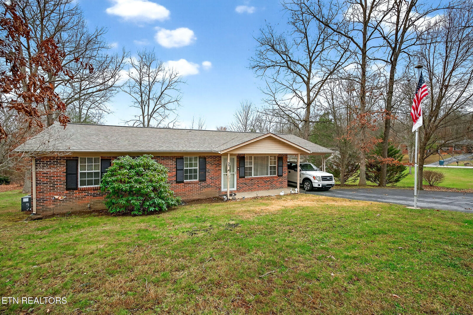 Property Photo:  30 Oak St  TN 38555 