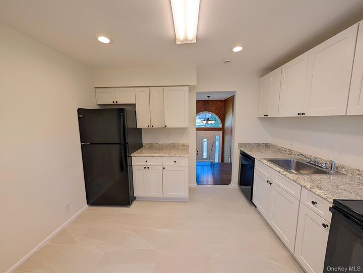 Property Photo:  562 Westbrook Drive  NY 10567 