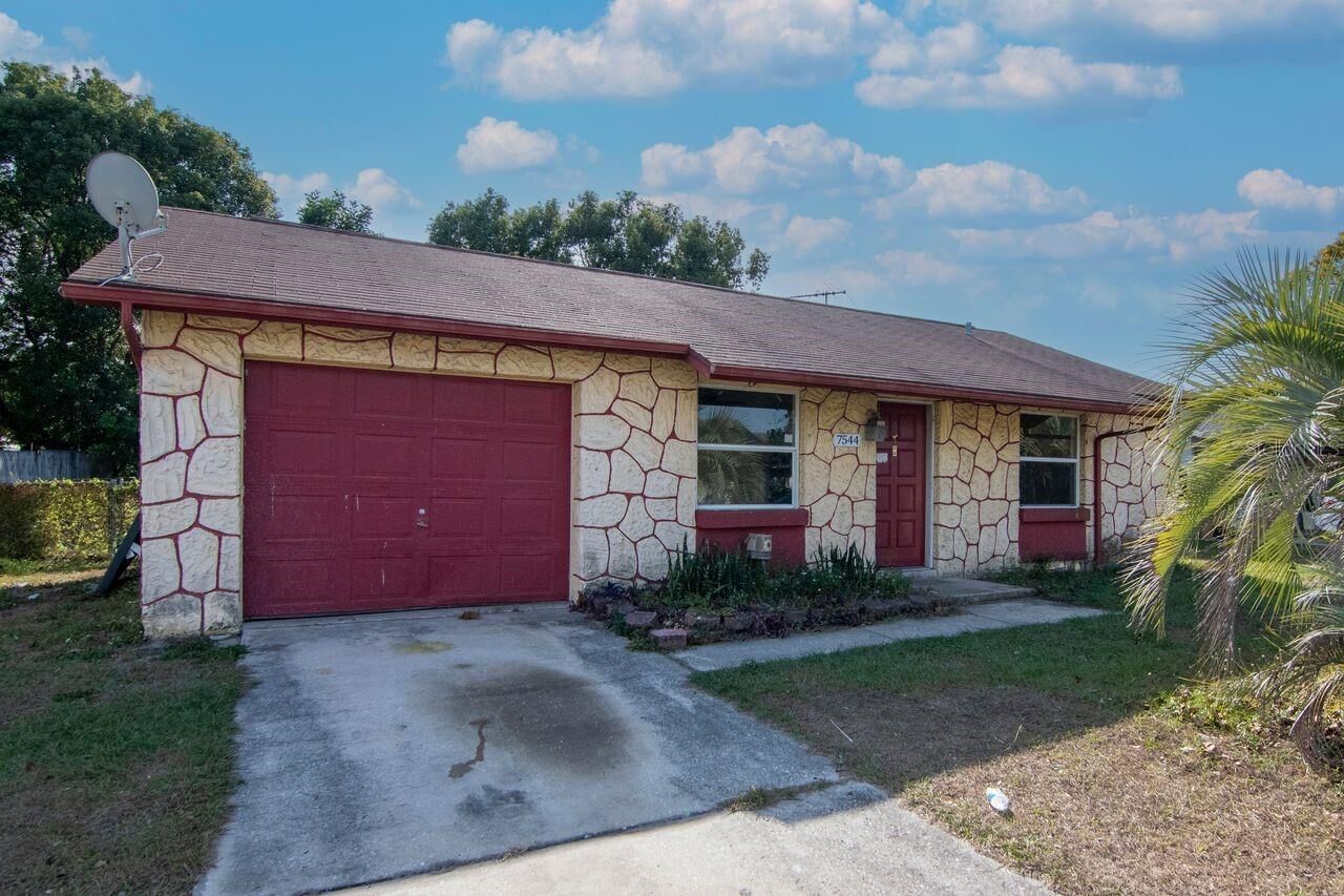 Property Photo: 7544 Humboldt Avenue FL 34655