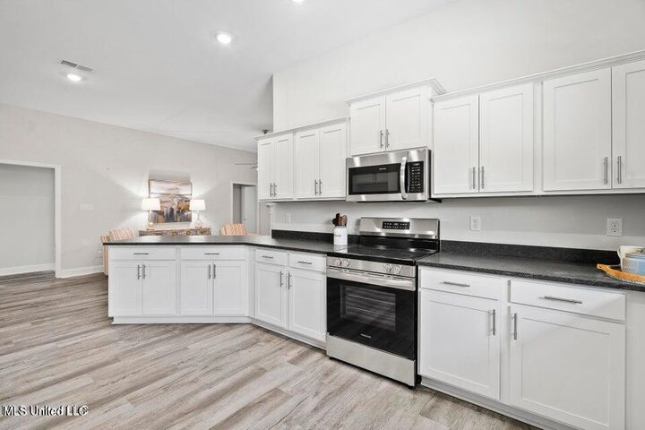 Property Photo:  7835 Gardendale Drive  MS 38654 