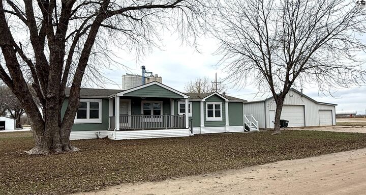 Property Photo:  610 Ash St  KS 67058 