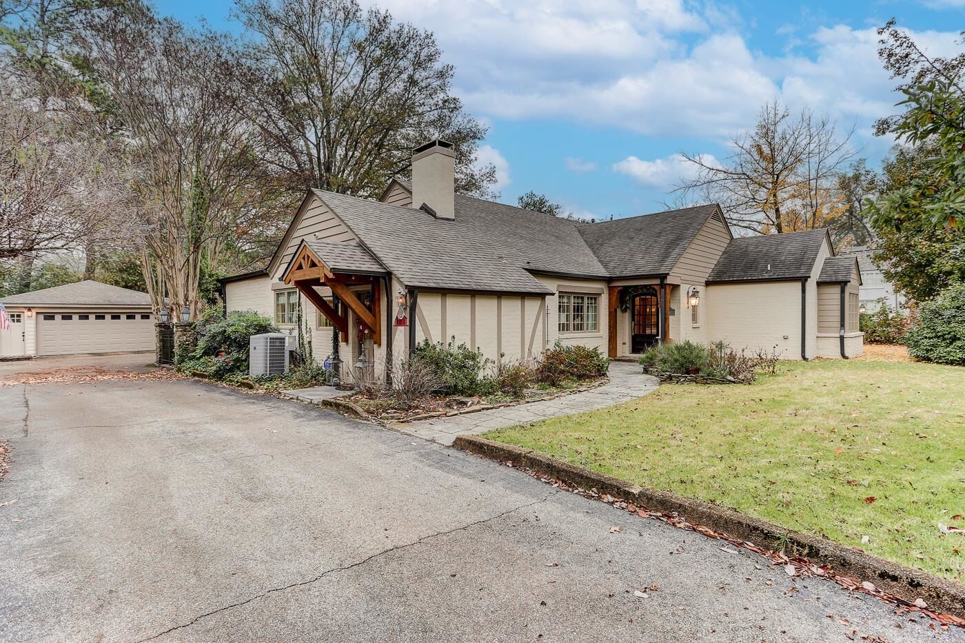 Property Photo: 450 S Goodlett St TN 38117