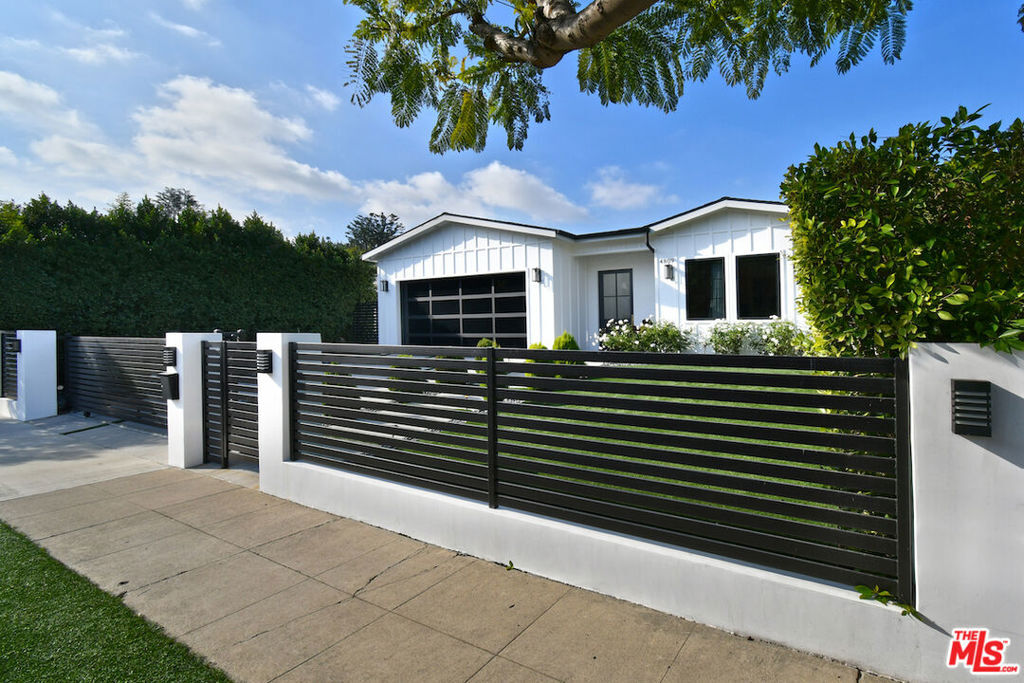 Property Photo:  4809 Genesta Avenue  CA 91316 