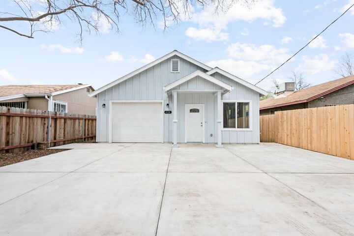 4208 W Nichols Avenue  Sacramento CA 95820 photo