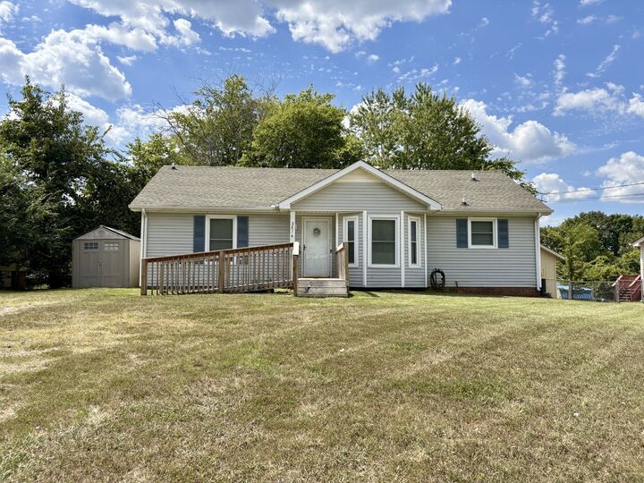 Property Photo:  2816 Summertree Ln  TN 37040 