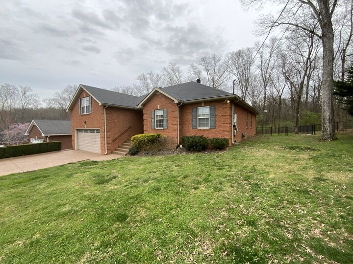 Property Photo: 521 Spring Hill Dr TN 37167