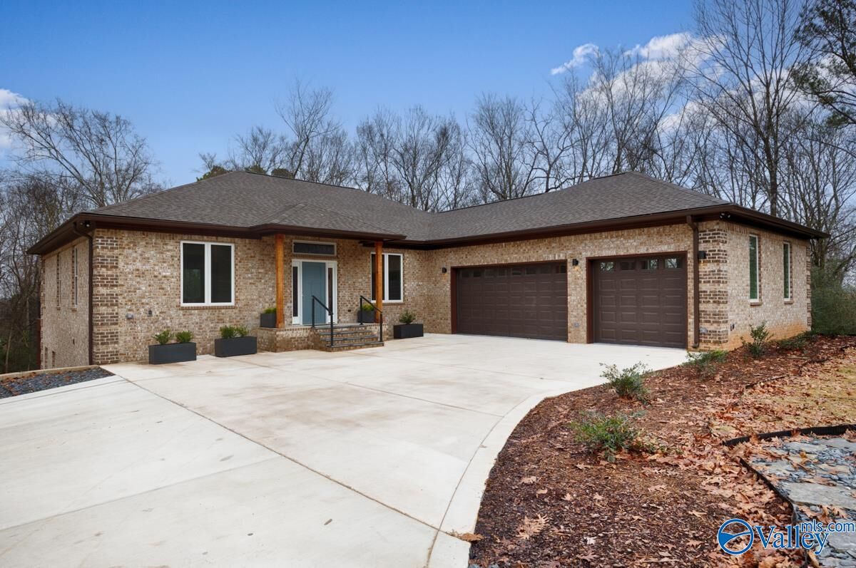 Property Photo:  167 Brentwood Lane  AL 35758 