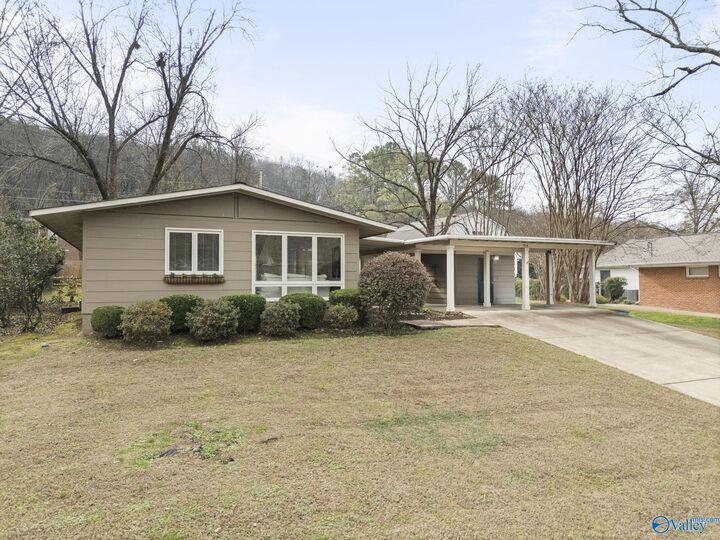 Property Photo: 1914 Colice Road AL 35801