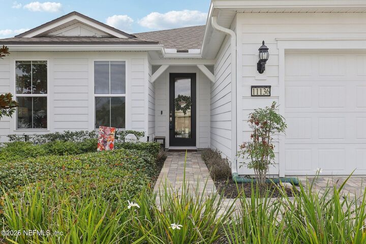 Property Photo: 11136 Town View Court FL 32256