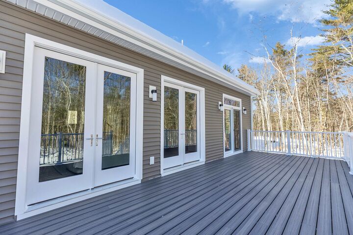 Property Photo: 14 Overlook Circle NH 03032