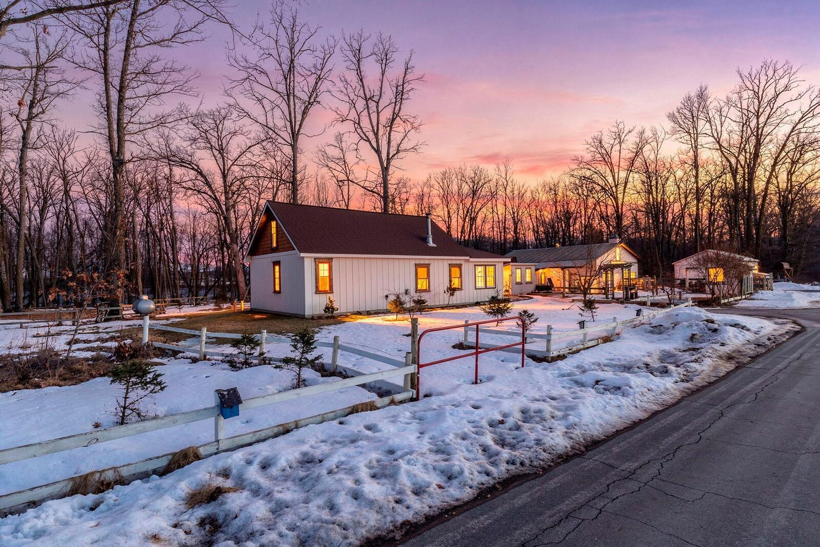 Property Photo:  2071 Sherwood Street  MN 55051 