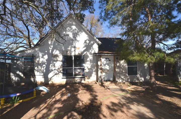 Property Photo:  146 W Baggett Avenue  TX 76487 