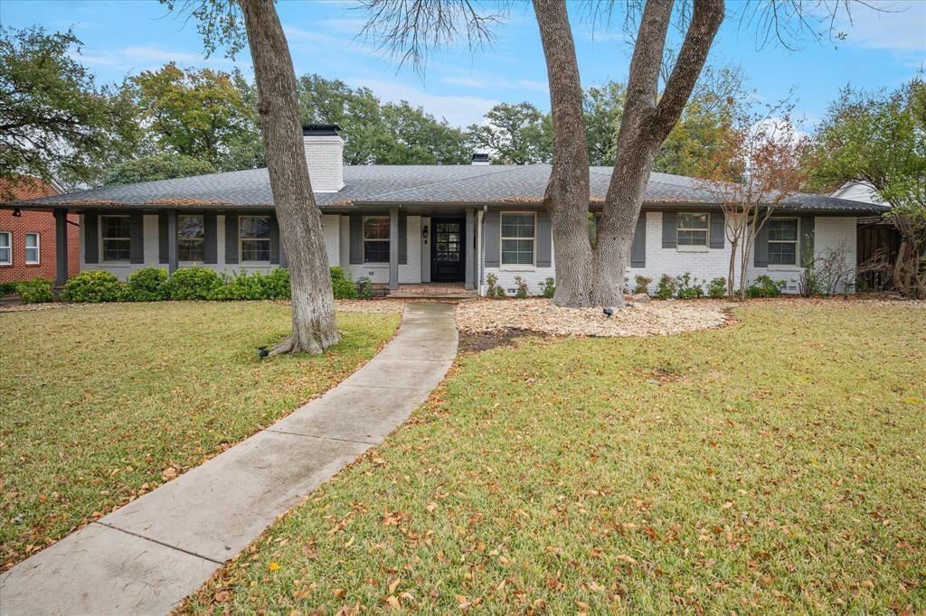 Property Photo:  11460 Parkchester Drive  TX 75230 