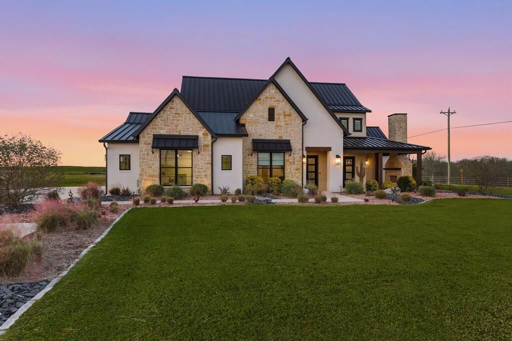 Property Photo:  122 Ozro Road  TX 76084 