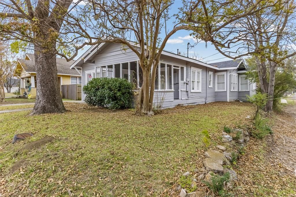 Property Photo:  2104 Jones Street  TX 75401 
