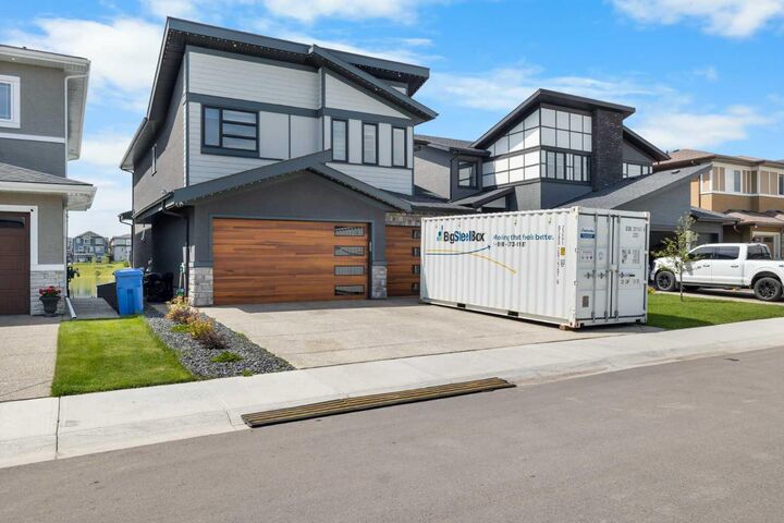 Property Photo:  20 Waterford Heights  AB T1X 2M8 