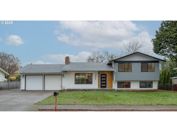 12903 NE Stanton St  Portland OR 97230 photo