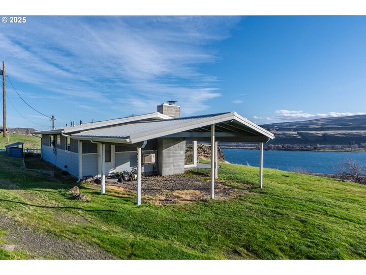 Property Photo: 350 Bluff Rd WA 98673