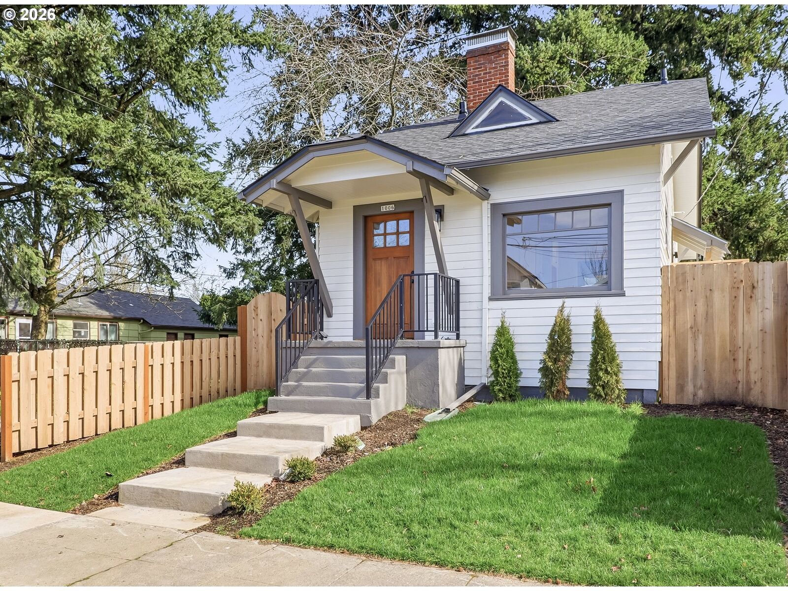 Property Photo:  1006 NE 72nd Ave  OR 97213 