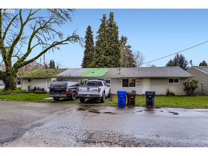 Property Photo: 810 Yale Ave OR 97027
