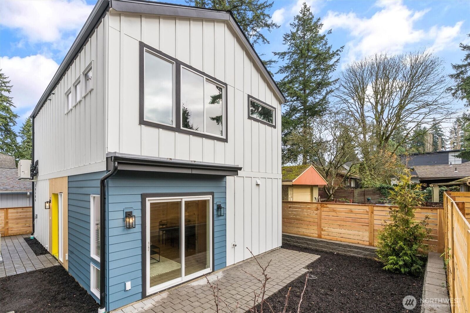 Property Photo:  14306  Roslyn Place N  WA 98133 