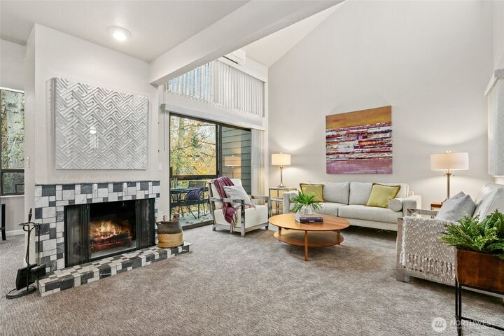 Property Photo:  6  Lake Bellevue Drive 201  WA 98005 