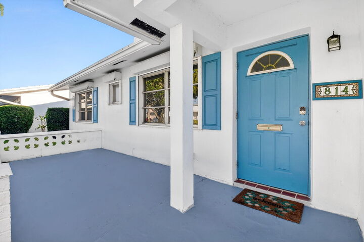 Property Photo:  814 SW 6th Avenue  FL 33426 