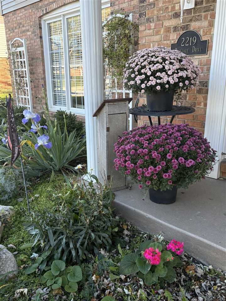 Property Photo:  2219 Parkdale Drive  IN 47374 