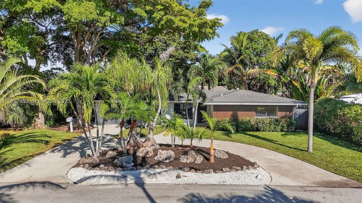 Property Photo: 1361 SE 4th Ct FL 33441