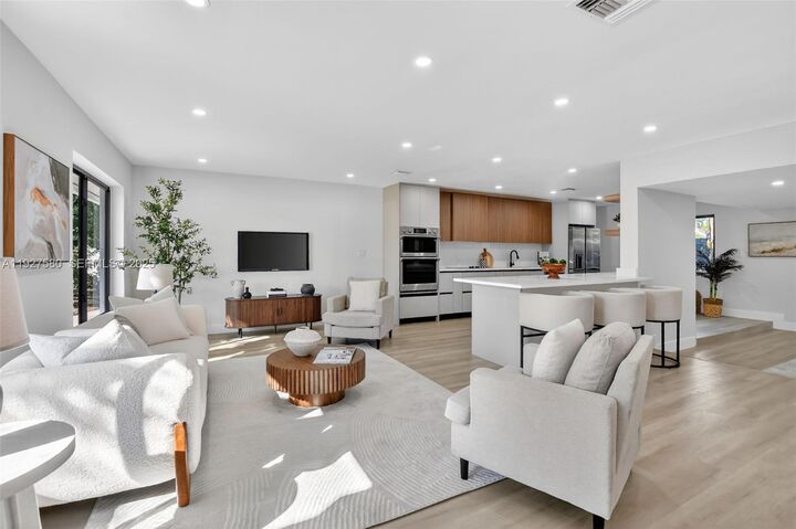 Property Photo: 1361 SE 4th Ct FL 33441