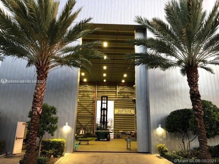 Property Photo:  400 Sunny Isles Blvd Dd414  FL 33160 