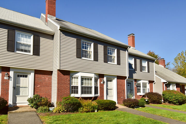 Property Photo:  7 Barrington Drive Apt C  CT 06109 