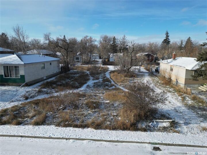 Property Photo:  820 Robinson Street  SK S4T 2M3 
