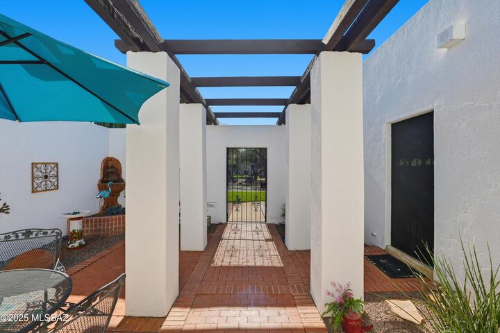 Property Photo:  7145 E Sabino Vista Circle  AZ 85750 