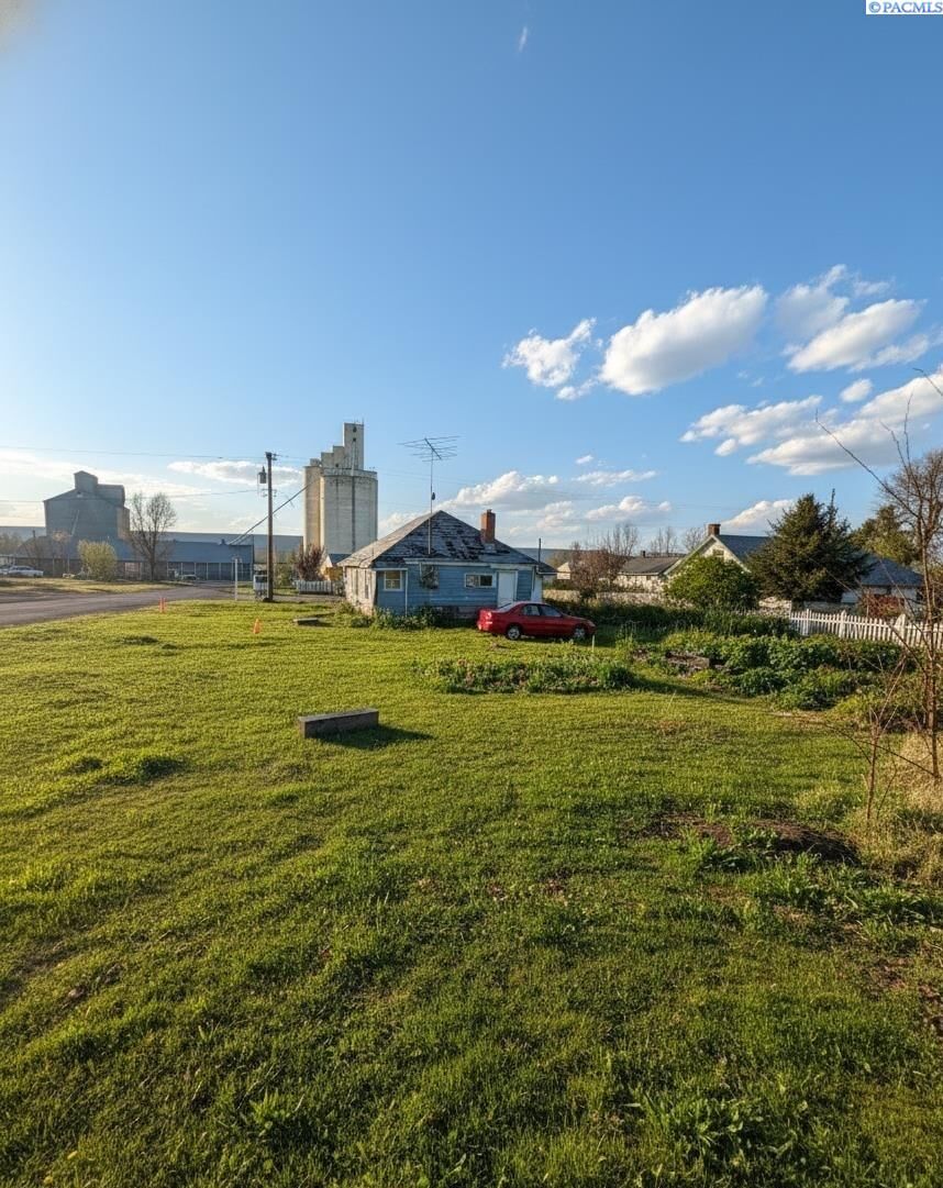 Property Photo: 511 S Crystal Ave WA 99143