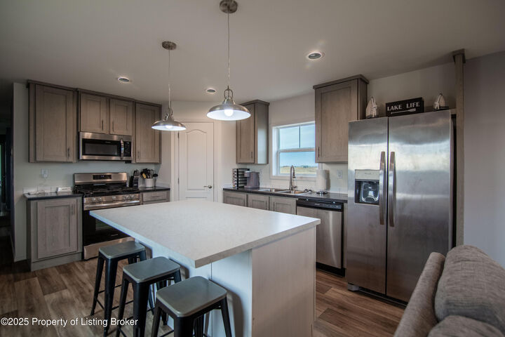 Property Photo: 6812 E Schatz Lane ND 58533