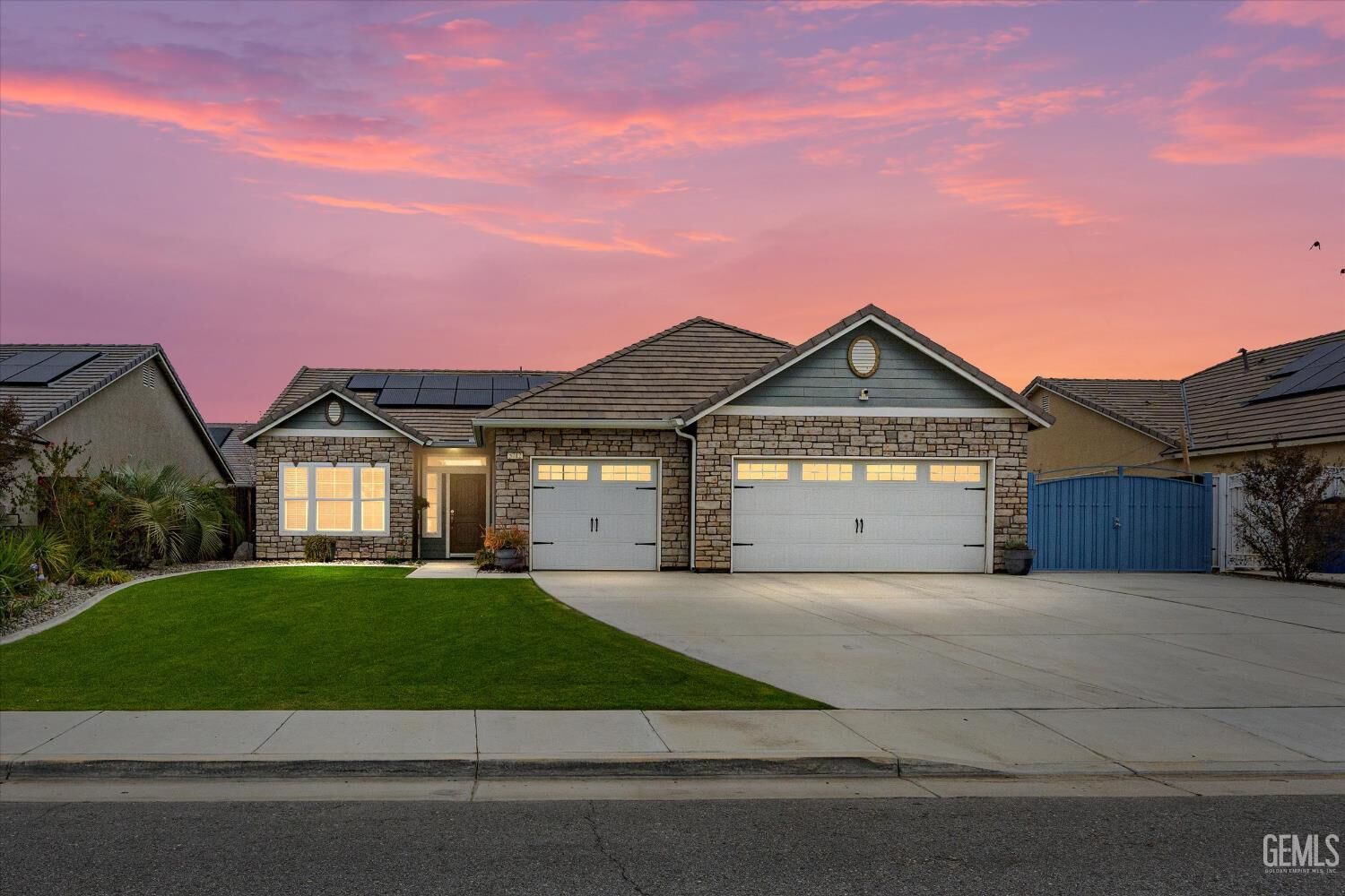 Property Photo: 5712 Biddeford Street CA 93313