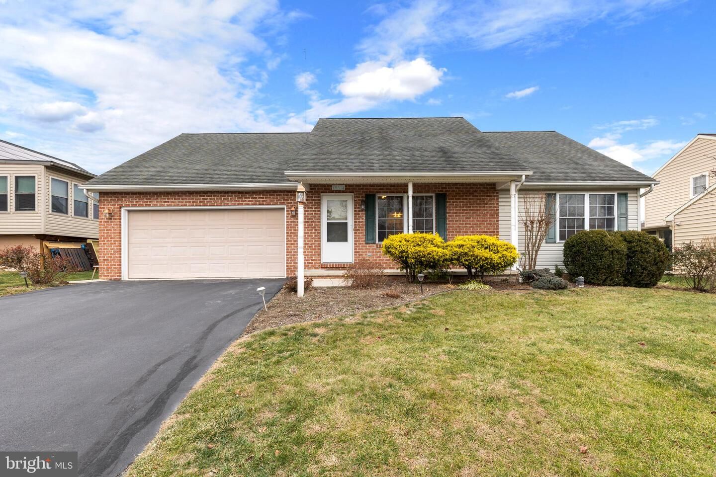 Property Photo: 905 Hedgewyck Lane PA 17022