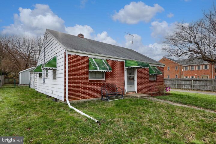 Property Photo: 202 Elizabeth Drive PA 17601