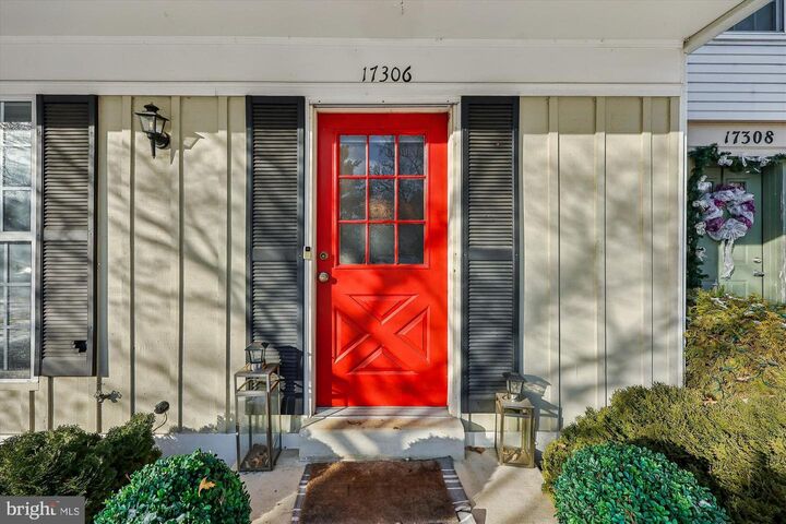 Property Photo:  17306 Sandy Knoll Drive  MD 20832 