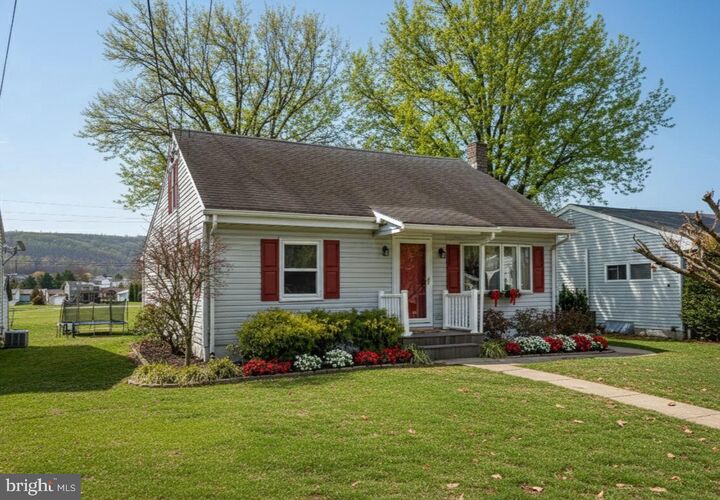 56 Memorial Boulevard  Newmanstown PA 17073 photo