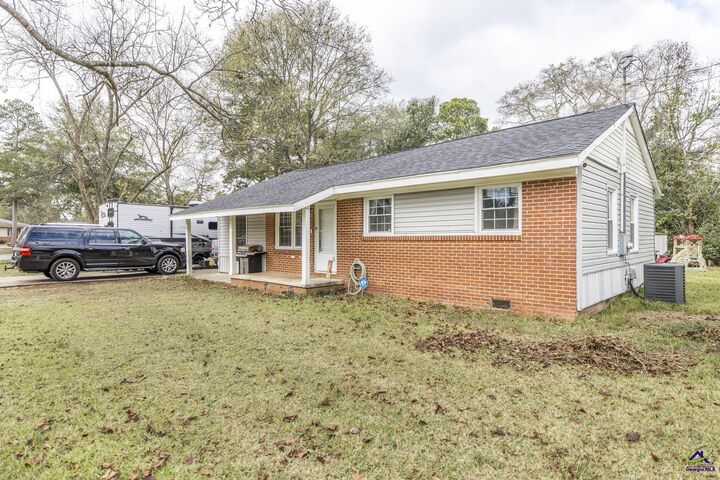 Property Photo:  100 Ravenwood Way  GA 31093 