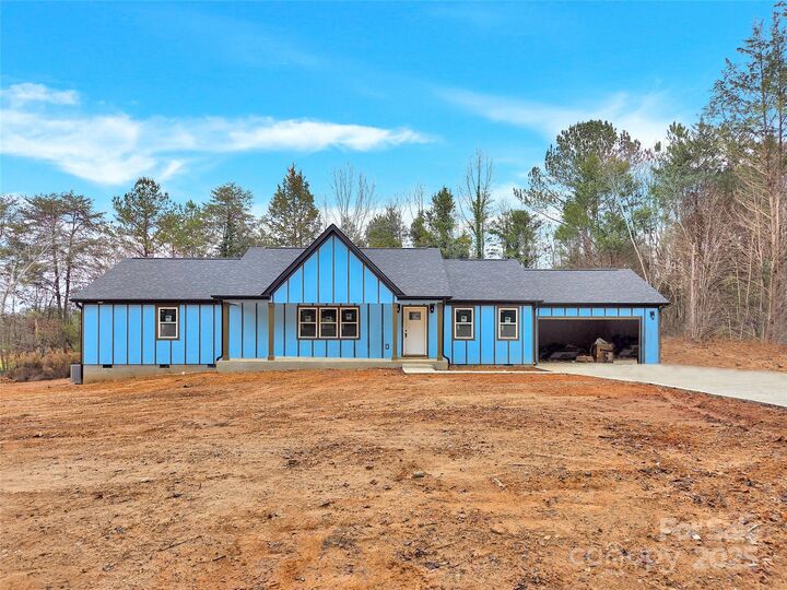 Property Photo: 2021 Dogwood Trail NC 28150
