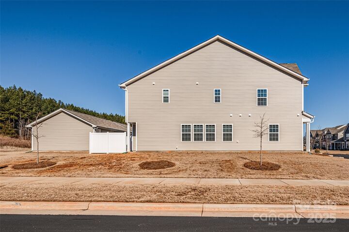 Property Photo: 15776 Country House Street NC 28273