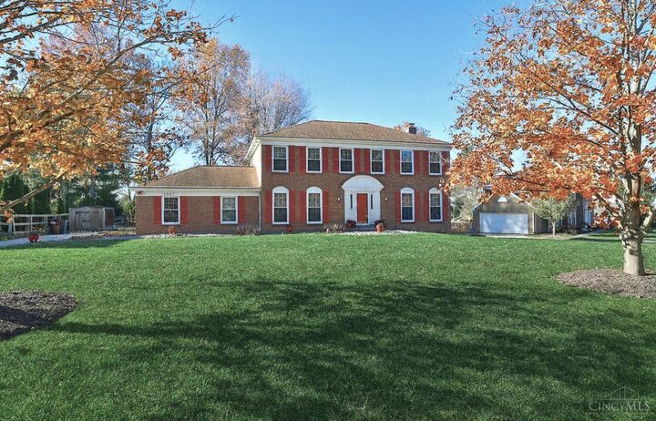 Property Photo: 1117 Hunters Run Drive OH 45102