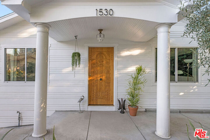 Property Photo: 1530 Allesandro St CA 90026