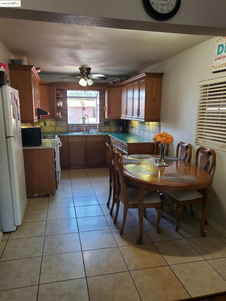 Property Photo: 35 E 16th St CA 94509