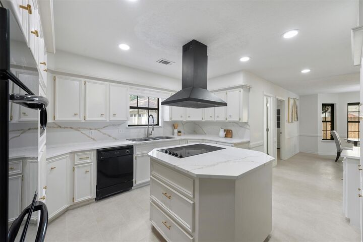 Property Photo: 6711 Walton Heath Drive TX 77069