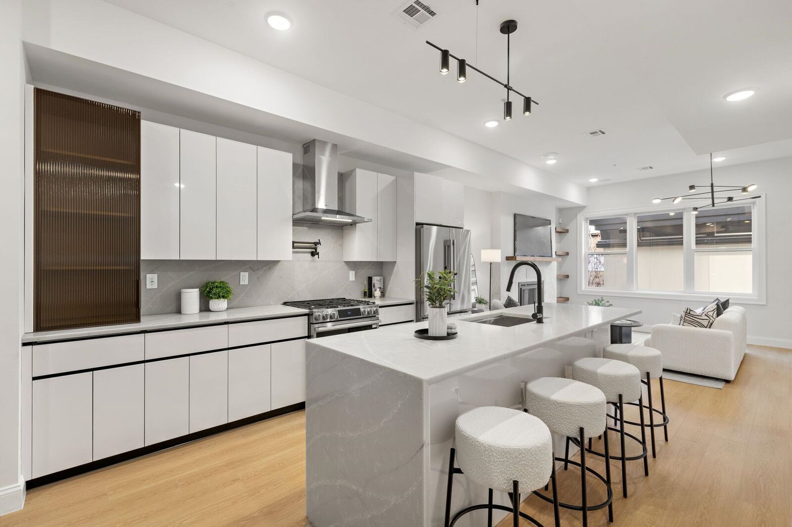 Property Photo:  192 Cambridge Ave 2  NJ 07307 