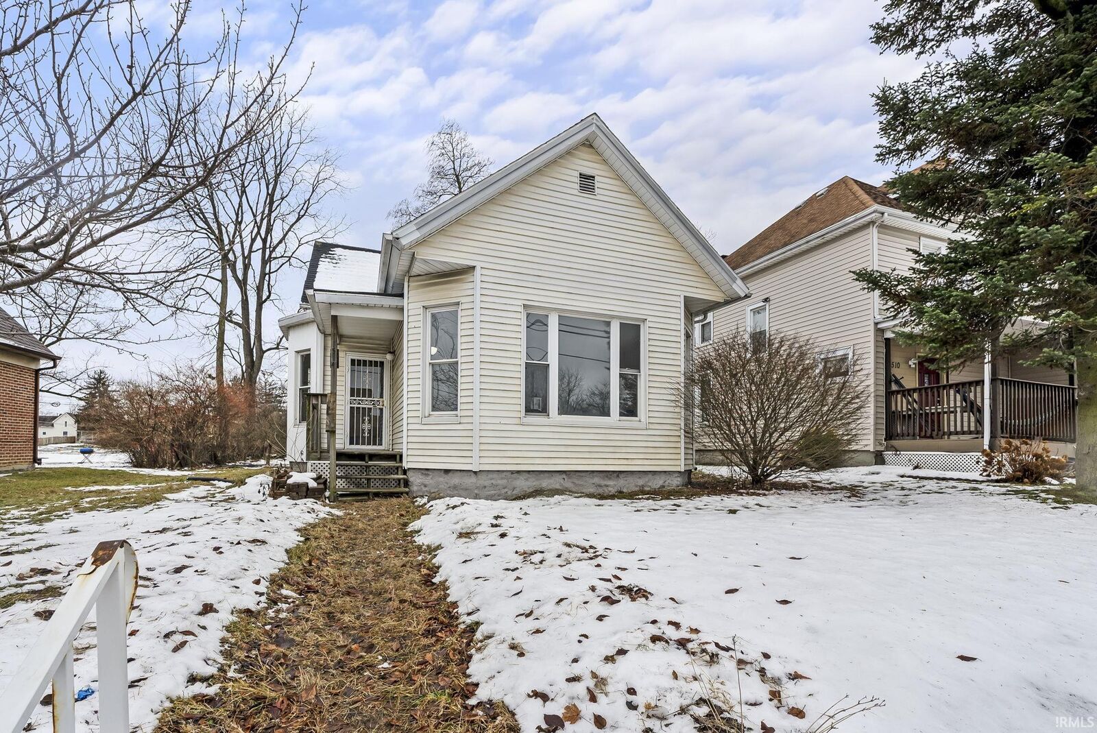 Property Photo: 1514 E Creighton Avenue IN 46803-3505